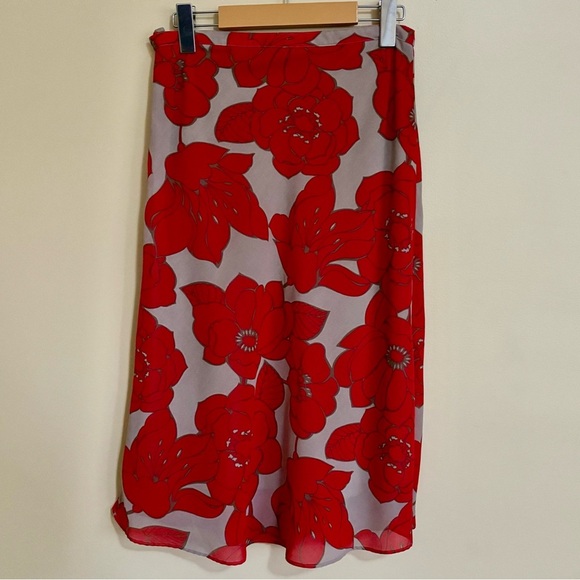H&M| Vibrant Red & Tan Floral A-Line Midi Lined Silky Skirt Sz 4 - Picture 3 of 5